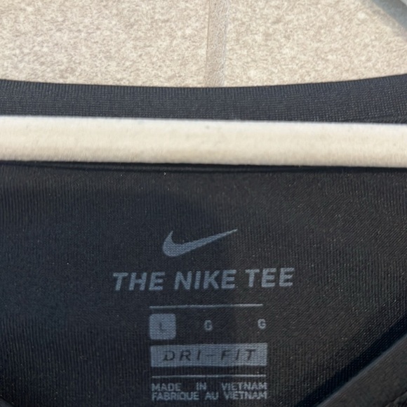 Nike Boy's Dri-Fit Legend T-Shirt! - Picture 4 of 5